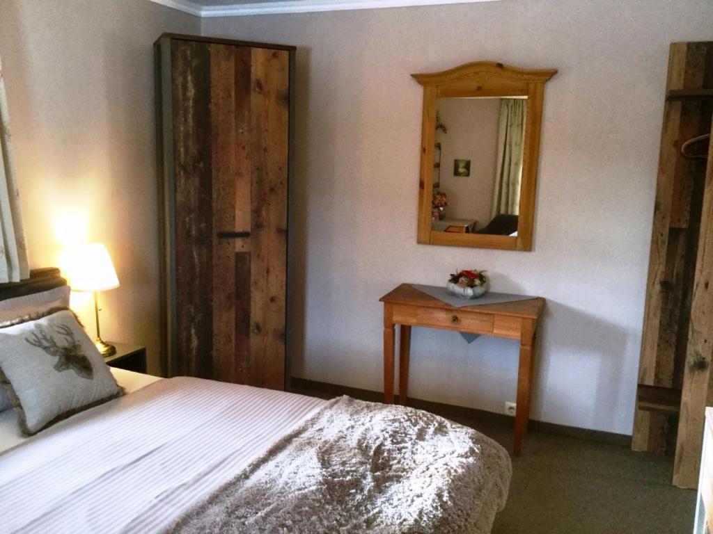Hotel Pension Louise à Reit im Winkl Extérieur photo